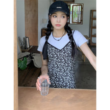 將圖片載入圖庫檢視器 JMA-486 实拍 小众收腰吊带连衣裙高级感碎花裙性感长裙女+纯色T恤两件套