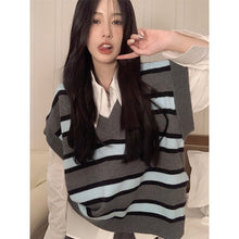將圖片載入圖庫檢視器 JMA-028 实拍 秋冬季新款韩版百搭宽松V领叠穿外塔条纹开叉针织马甲女