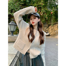 將圖片載入圖庫檢視器 JMA-096 实拍 双拉链坑条短款毛衣外套女2023秋冬口袋针织衫宽松内搭上衣