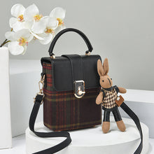 將圖片載入圖庫檢視器 JM-828 今年流行红格质感手机包斜挎包小包包2023新款时尚百搭手提单肩包