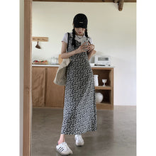 將圖片載入圖庫檢視器 JMA-486 实拍 小众收腰吊带连衣裙高级感碎花裙性感长裙女+纯色T恤两件套