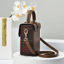 將圖片載入圖庫檢視器 JM-828 今年流行红格质感手机包斜挎包小包包2023新款时尚百搭手提单肩包