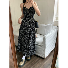 將圖片載入圖庫檢視器 JMA-507 法式黑色茶歇碎花连衣裙女夏季收腰显瘦吊带裙气质开叉中长款裙子