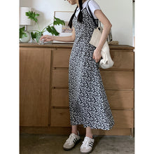 將圖片載入圖庫檢視器 JMA-486 实拍 小众收腰吊带连衣裙高级感碎花裙性感长裙女+纯色T恤两件套