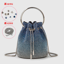 將圖片載入圖庫檢視器 JM-1035 晚宴包钻包2024春季新款时尚链条镶钻单肩斜跨水桶包批发
