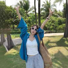 將圖片載入圖庫檢視器 JMA-838 春季韩版宽松长袖衬衫+内搭吊带背心+条纹木耳边松紧腰短裤三件套
