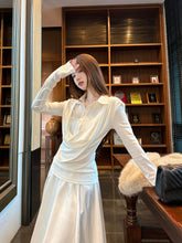 將圖片載入圖庫檢視器 JMA-1015 实拍 春法式荡领假两件修身长袖T恤上衣女+白色花苞半身裙两件套
