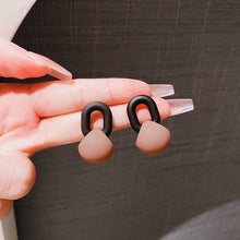 將圖片載入圖庫檢視器 JME-815 韩国不规则小圆珠耳环女气质优雅感S925银针黑色耳钉百搭秋冬简约
