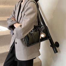 將圖片載入圖庫檢視器 JM-1374 外尚大容量腋下单肩包包女 冬季新款潮流质感手拎包波士顿
