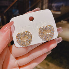 將圖片載入圖庫檢視器 JME-938 925银针闪钻桃心感耳钉女新品潮耳环韩国气质网红ins耳坠
