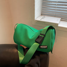 將圖片載入圖庫檢視器 JM-1213 流行爆款帆布女包时尚百搭轻便枕头包运动休闲百搭单肩斜挎包
