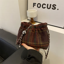 將圖片載入圖庫檢視器 JM-1218 女包 新款春季洋气潮流格子褶皱设计时尚简约单肩斜挎水桶包包
