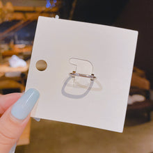 將圖片載入圖庫檢視器 JME-1039 铜镀珍珠微镶锆石情侣小方戒指一对女时尚方戒光面指环送闺蜜礼物
