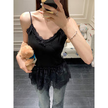 將圖片載入圖庫檢視器 JMA-1041 实拍 春夏韩系叠穿白色V领蕾丝吊带背心女荷叶边屁帘无袖上衣

