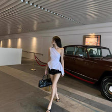 將圖片載入圖庫檢視器 JMA-1048 高级感气质不规则露肩白色衬衣女装夏季海边褶皱斜肩修身衬衫上衣
