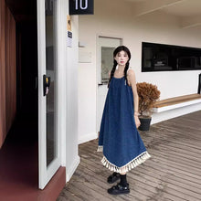 將圖片載入圖庫檢視器 JMA-1049 实拍 夏季俏皮少女韩系chic简约下摆流苏吊带裙度假风牛仔连衣裙

