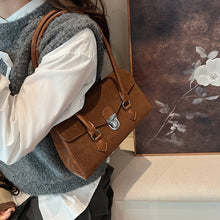 將圖片載入圖庫檢視器 JM-1391 批发通勤小包包女 新款潮冬季复古单肩包法式小众百搭腋下包
