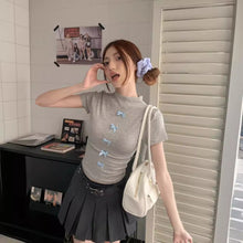 將圖片載入圖庫檢視器 JMA-832 实拍 夏季韩版纯欲甜辣设计感烫钻立体蝴蝶结两穿半高领短袖T恤女
