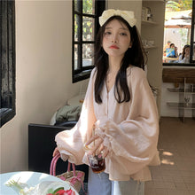 將圖片載入圖庫檢視器 MC12737 粉色雪紡襯衫女春夏季韓版甜美小衫V領花苞長袖慵懶 上衣
