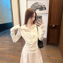 將圖片載入圖庫檢視器 JMA-1015 实拍 春法式荡领假两件修身长袖T恤上衣女+白色花苞半身裙两件套

