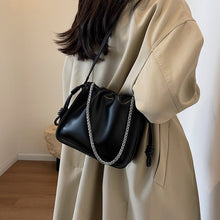 將圖片載入圖庫檢視器 JM-1461 韩系时尚百搭链条包包女秋冬新款褶皱云朵水桶包质感斜挎包

