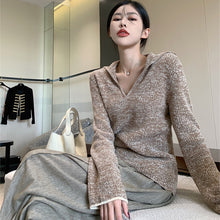 將圖片載入圖庫檢視器 JMA-951 美拉德风秋冬季复古撞色设计感小众翻领软绒绒针织衫打底毛衣上衣
