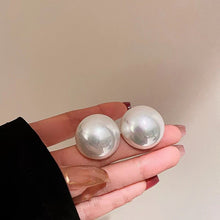 將圖片載入圖庫檢視器 JME-016 銀針彩光大珍珠幾何耳環女韓國簡約法式氣質網紅耳釘日常百搭耳飾S925銀針

