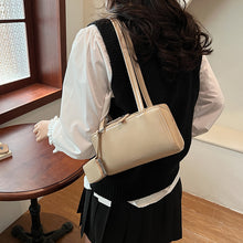 將圖片載入圖庫檢視器 JM-1352 小众设计包包女 秋冬新款简约复古波士顿腋下包休闲手提单肩包
