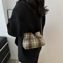 將圖片載入圖庫檢視器 JM-1218 女包 新款春季洋气潮流格子褶皱设计时尚简约单肩斜挎水桶包包
