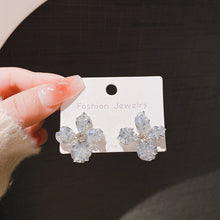 將圖片載入圖庫檢視器 JME-760 S925银针镶钻四瓣花朵耳环时尚个性耳钉甜美气质耳坠简约耳饰品女
