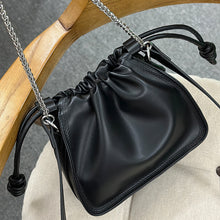 將圖片載入圖庫檢視器 JM-1461 韩系时尚百搭链条包包女秋冬新款褶皱云朵水桶包质感斜挎包
