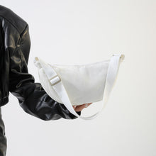 將圖片載入圖庫檢視器 JM-1220 春秋新款U家男女装灯芯绒挎包饺子包防水单肩包时尚轻便包包
