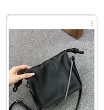 將圖片載入圖庫檢視器 JM-1461 韩系时尚百搭链条包包女秋冬新款褶皱云朵水桶包质感斜挎包

