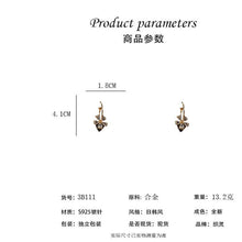 將圖片載入圖庫檢視器 JME-074 简约新品水晶花朵925银针耳钉百搭气质耳环个性耳饰品
