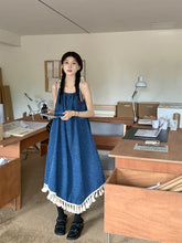將圖片載入圖庫檢視器 JMA-1049 实拍 夏季俏皮少女韩系chic简约下摆流苏吊带裙度假风牛仔连衣裙

