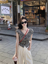 將圖片載入圖庫檢視器 JMA-1047 实拍 法式黑白格子上衣小众V领衬衫女夏季设计感显瘦短款别致衬衣
