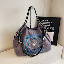 將圖片載入圖庫檢視器 JM-1398 时尚大容量复古轻便手提袋包包女 秋冬新款刺绣通勤单肩斜挎包
