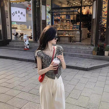 將圖片載入圖庫檢視器 JMA-1047 实拍 法式黑白格子上衣小众V领衬衫女夏季设计感显瘦短款别致衬衣
