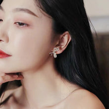 將圖片載入圖庫檢視器 JME-1033 S925银针韩国ins东大门蝴蝶结耳环女时尚立体镂空猫眼石耳钉耳饰
