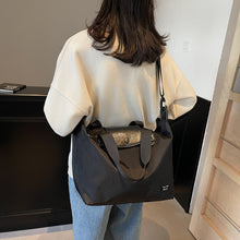 將圖片載入圖庫檢視器 JM-1377 小众时尚大容量腋下托特包包女 新款妈咪包外出瑜伽包潮单肩包
