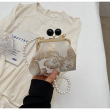 將圖片載入圖庫檢視器 JM-1448 时尚百搭新中式包包女新款百搭珍珠链条单肩包斜挎包迷你包口金包
