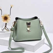 將圖片載入圖庫檢視器 JM-398 單肩復古水桶包新款女包網紅時尚大容量斜挎包ins 女包
