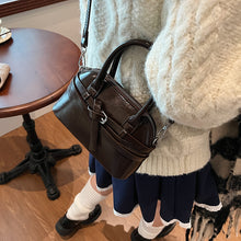 將圖片載入圖庫檢視器 JM-1388 复古感时尚手拎包女时尚简约休闲小方包 冬季新款小众单肩女包
