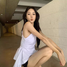 將圖片載入圖庫檢視器 JMA-1048 高级感气质不规则露肩白色衬衣女装夏季海边褶皱斜肩修身衬衫上衣
