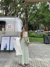 將圖片載入圖庫檢視器 JMA-1032 薄荷曼波温柔风纯色方领吊带连衣裙女夏季收腰气质A字裙显瘦长裙
