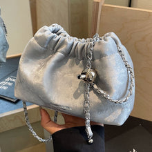 將圖片載入圖庫檢視器 JM-1445 高级质感小包包女 新款时尚链条单肩斜挎包小众设计褶皱云朵包
