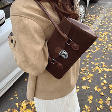將圖片載入圖庫檢視器 JM-1391 批发通勤小包包女 新款潮冬季复古单肩包法式小众百搭腋下包
