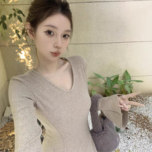 將圖片載入圖庫檢視器 JMA-986 实拍 秋冬纯欲辣妹气质收腰v领性感收腰打底长袖连衣裙短裙子
