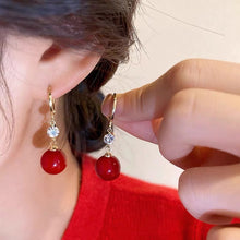 將圖片載入圖庫檢視器 JME-705 高级感轻奢相思豆耳环女 新款潮红色珍珠耳扣名媛气质甜美耳饰
