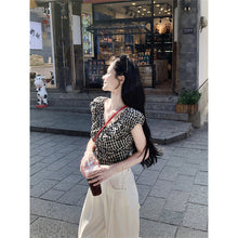 將圖片載入圖庫檢視器 JMA-1047 实拍 法式黑白格子上衣小众V领衬衫女夏季设计感显瘦短款别致衬衣
